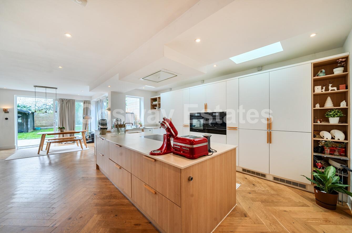 Featherstone Road, Mill Hill, NW7, London